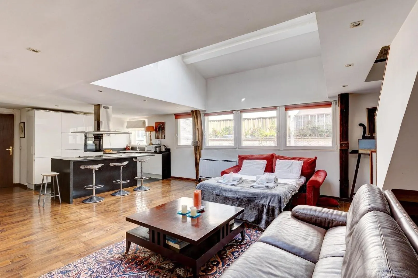 259 Suzy - Superb Duplex In Apartament